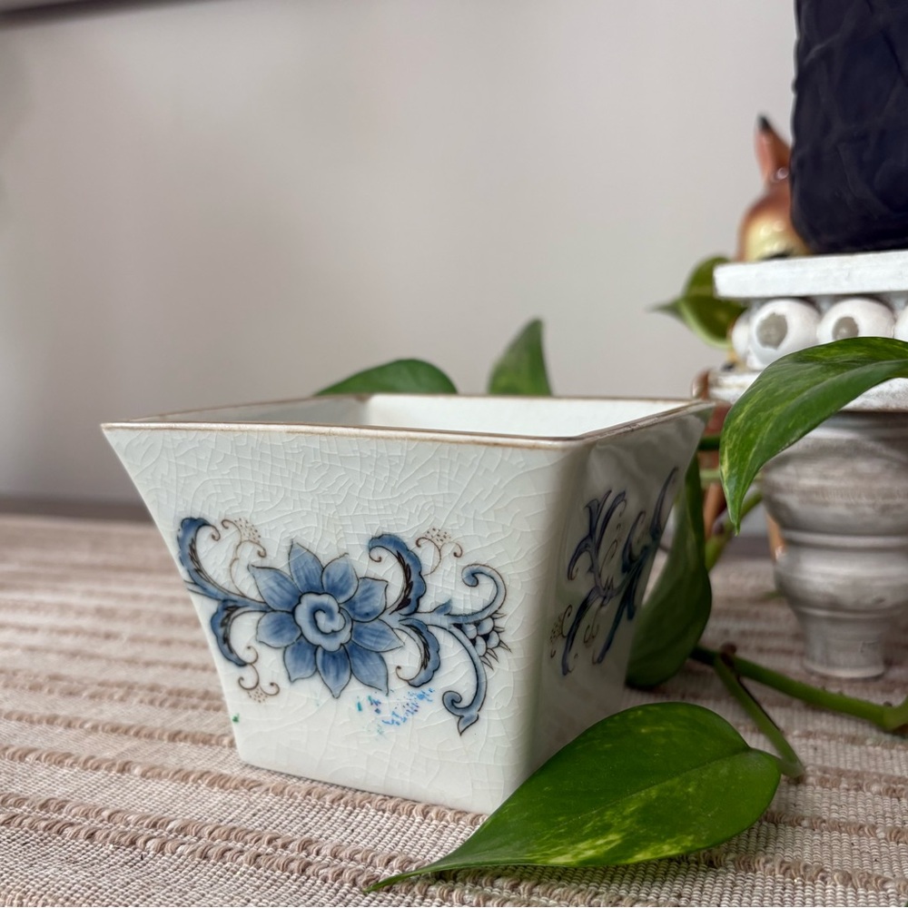 Andrea By Sadek Vintage Blue Floral 3x4” Porcelain Planter; trinket dish Japan